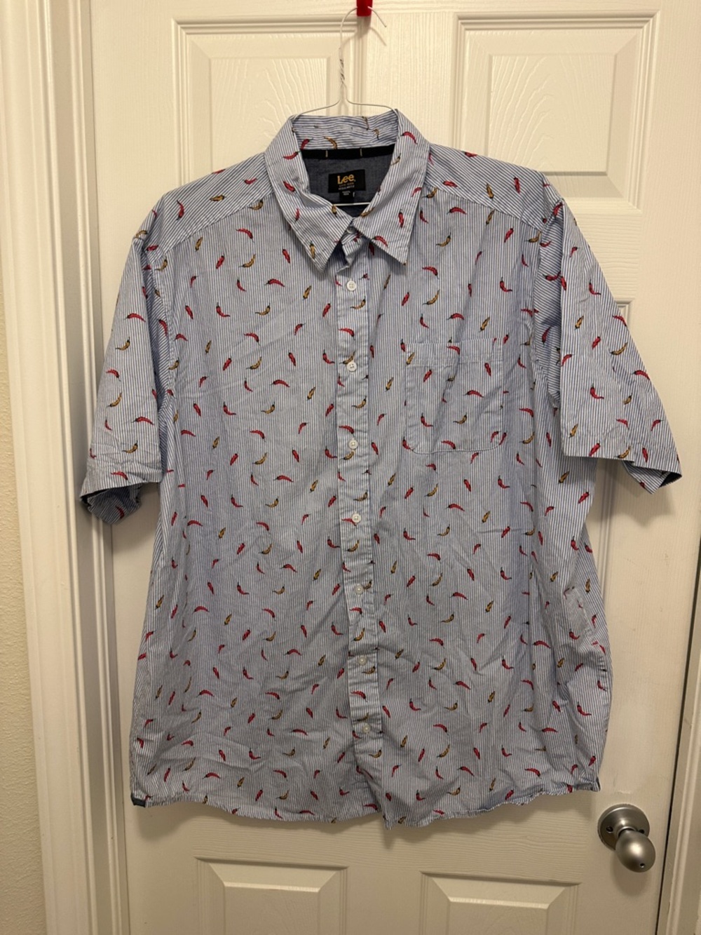 Lee Men's Light Blue Short-Sleeve Button-Down Shirt with Chili Pepper Print XLT